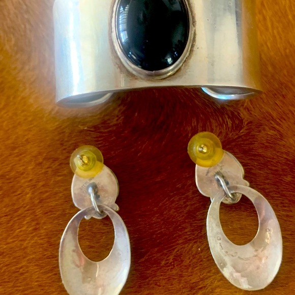 STERLING SILVER EARRINGS AND BRACELET WITH GENUINE BLACK ONYX (SOLD AS SET) - Picture 3 of 6